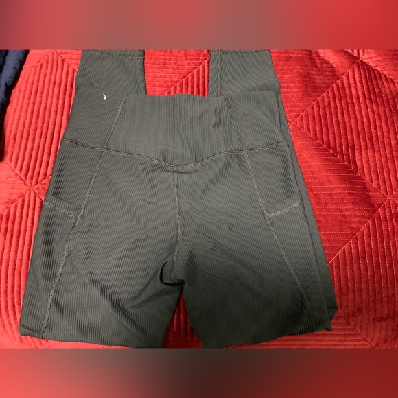 Old Navy Active Powersoft black, ribbed high-rise leggings - Picture 6 of 16